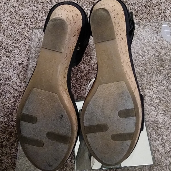 Sandal - Picture 3 of 4